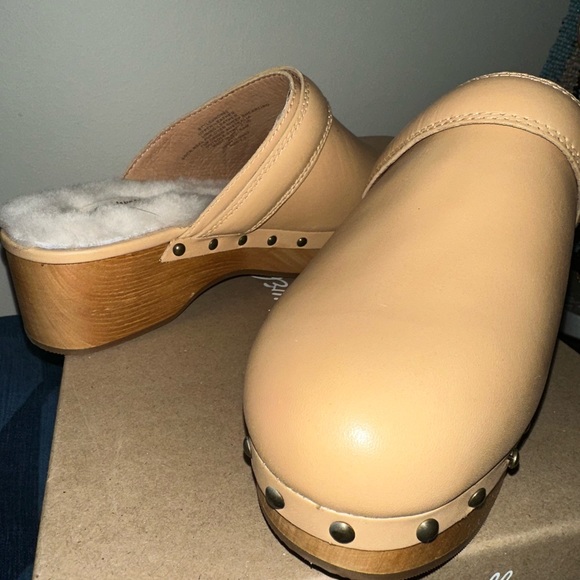 Madewell shearling- lined leather clogs 7.5 - Picture 2 of 4